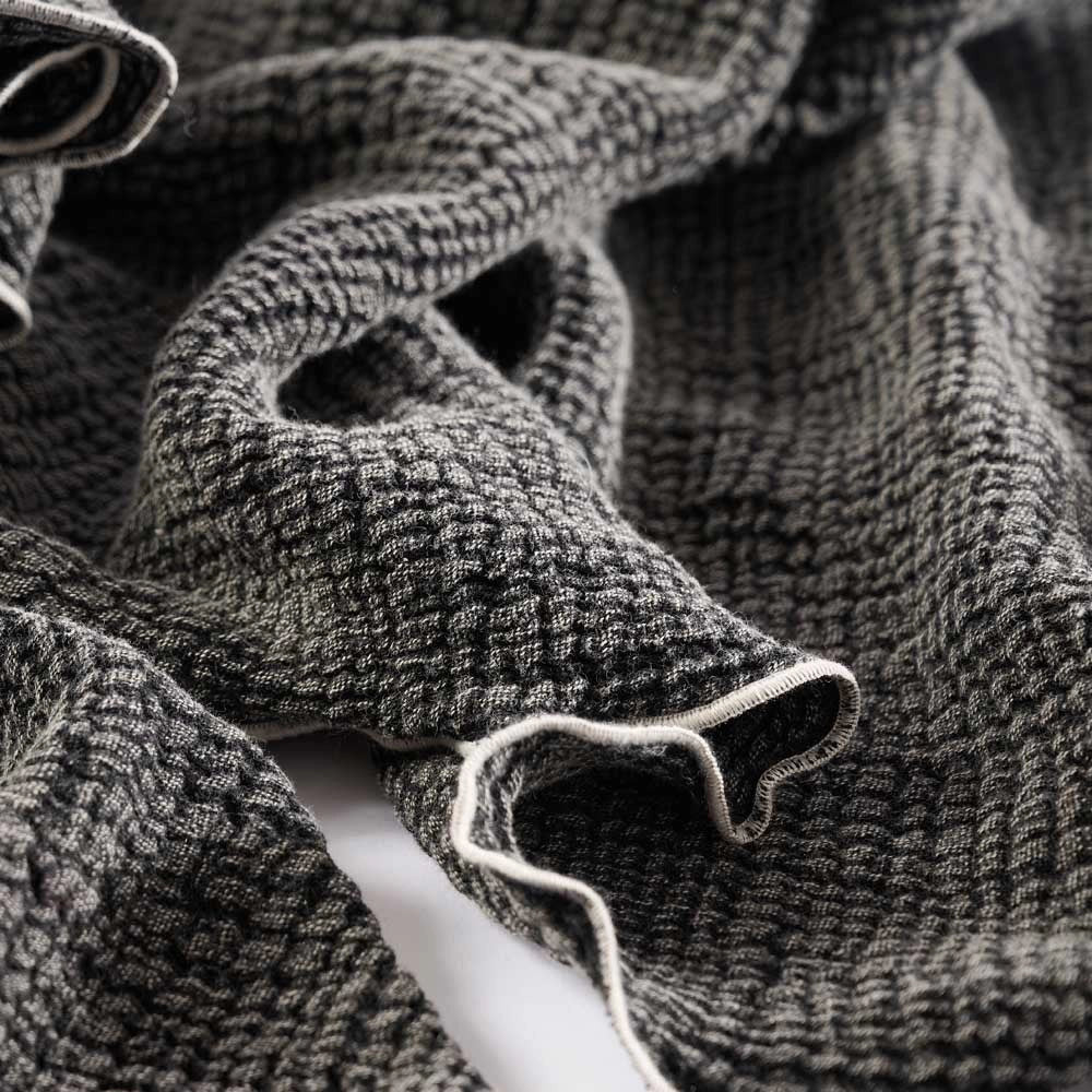 Black Onda Throw